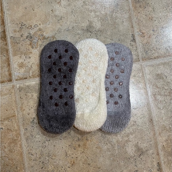 FUZZY SOCKS BUNDLE (NEW) - Picture 3 of 3